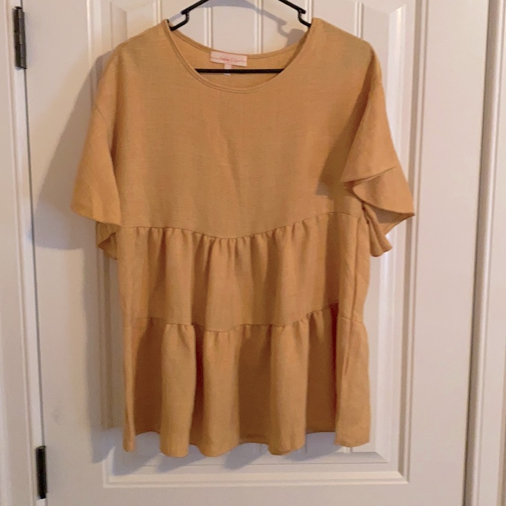 Hailey & Co size small gold blouse